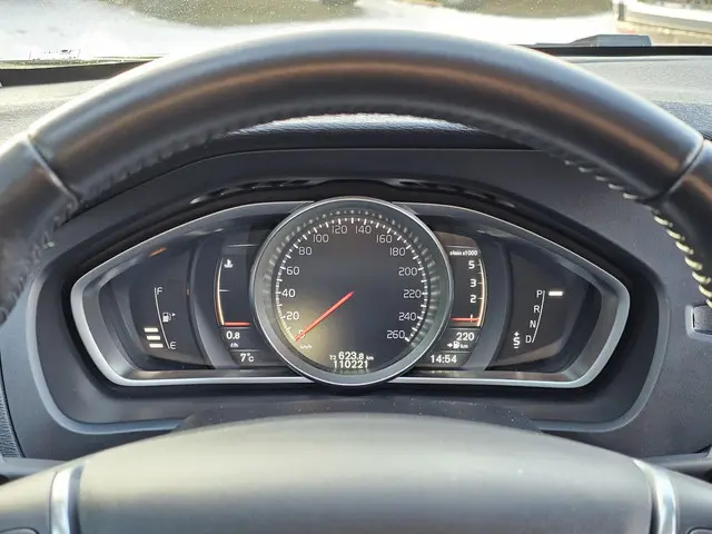 Volvo V40 Cross Country 2.0 D4 Summum 2016 Diesel 17