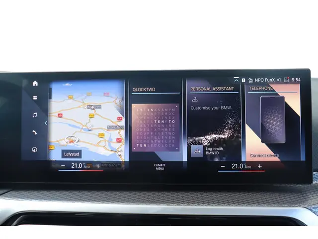 BMW 3 Serie Touring 318i 2024 Benzine 22