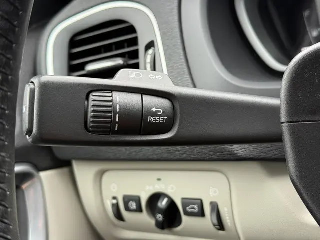 Volvo V40 2.0 D2 Momentum Business 2015 Diesel 26