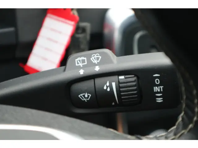 Volvo V60 1.5 T3 R-Design 2016 Benzine 18