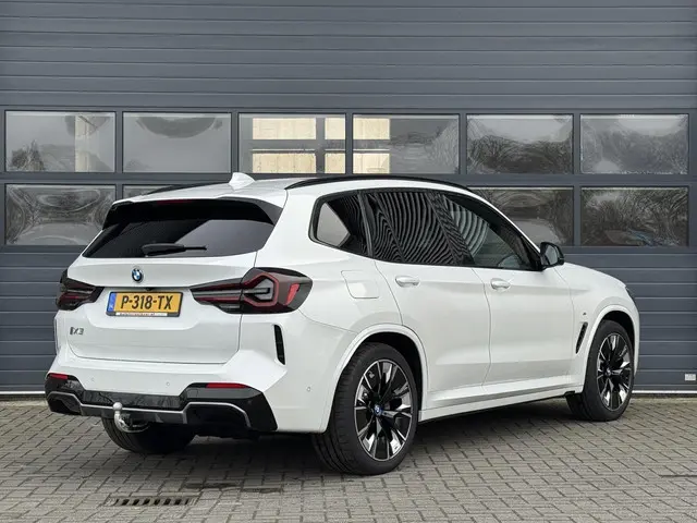 BMW iX3 HIGH EXECUTIVE 80 KWH 2022 Elektrisch 3