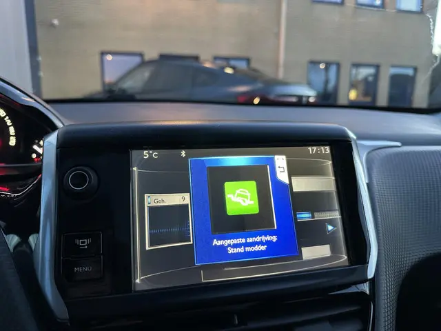 Peugeot 2008 1.6 VTi Allure 2014 Benzine 19