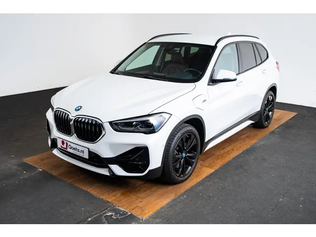 BMW X1 xDrive25e High Executive 2022 Hybride Benzine 7