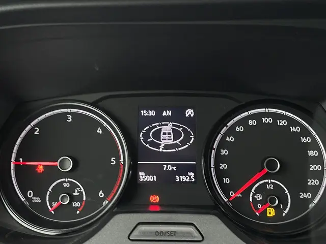 Volkswagen Transporter 2.0 TDI L2H1 28 2023 Diesel 21
