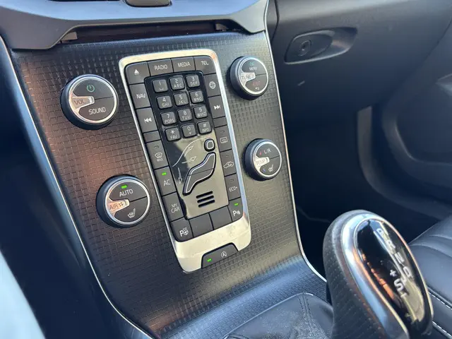 Volvo V40 1.5 T3 R-Design 2019 Benzine 23