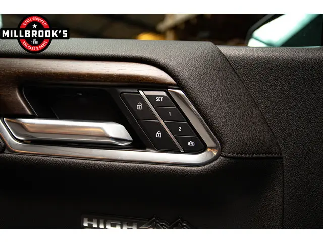 Chevrolet Silverado High Country 6.2 V8 2024 LPG/Gas 17