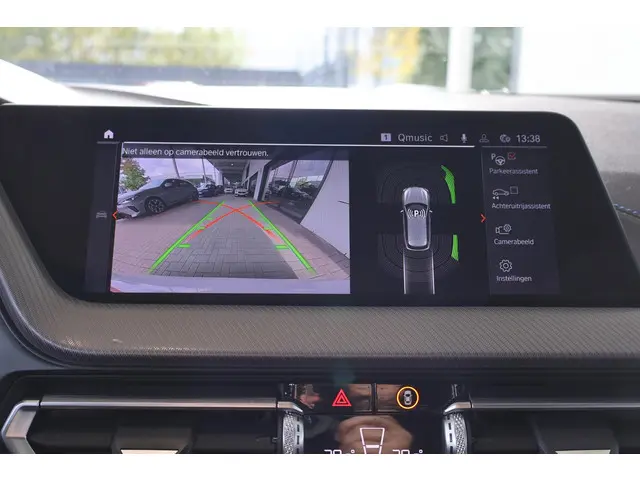 BMW 1 Serie 118i Executive Edition 2020 Benzine 16