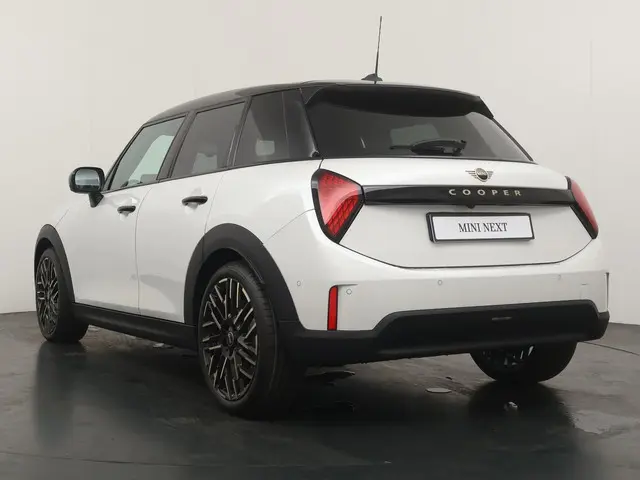 MINI 5-Deurs Cooper C 2026 Benzine 11
