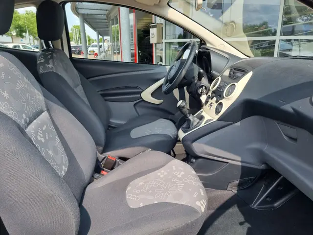 Ford Ka 1.2 Champions Edition start/stop 2013 Benzine 15
