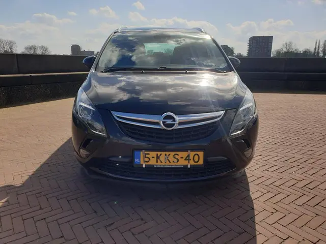 Opel Zafira Tourer 1.4 Design Edition 2013 Benzine 2
