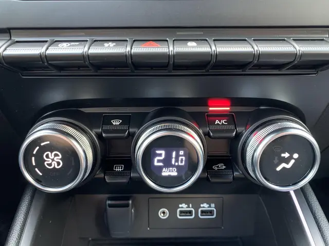 Renault Clio 1.0 TCe 90 GPF techno 2025 Benzine 13