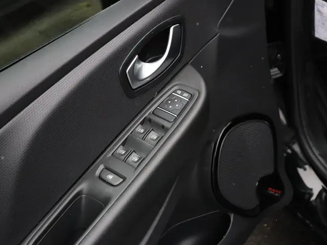 Renault Clio Estate 0.9 TCe Limited 2018 Benzine 15