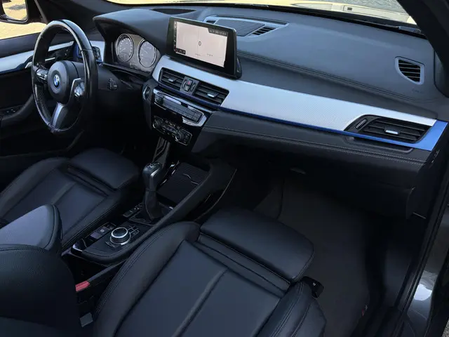 BMW X1 xDrive25e High Executive 2021 Hybride Benzine 7