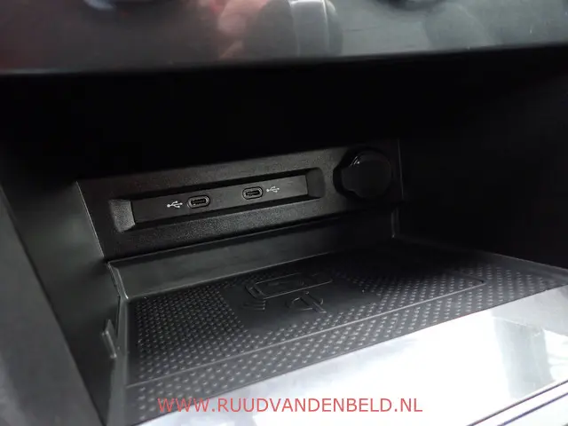 Volkswagen Tiguan Allspace 1.5 TSI R-LINE 2021 Benzine 29