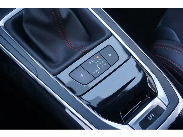 Peugeot 308 1.2 PureTech GT-line AUTOMAAT 2015 Benzine 24
