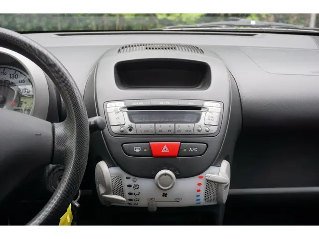 Peugeot 107 1.0 Access Accent / Airco / NAP / 2012 Benzine 10