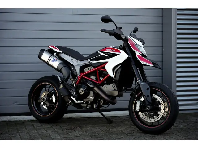 Ducati Hypermotard 821 SP 2013 Benzine 17