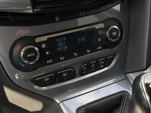 Ford Focus 1.0 EcoBoost 5drs Titanium 2013 Benzine 24