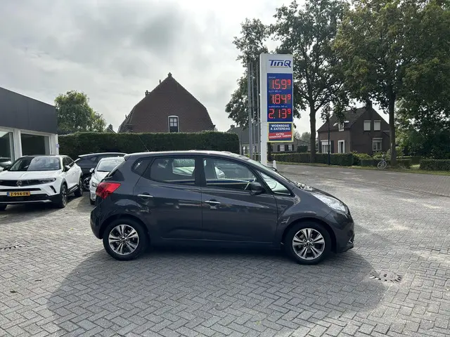 Kia Venga 1.6 CVVT ExecutiveLine 2017 Benzine 3