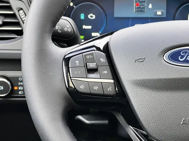 Ford Kuga 2.5 PHEV Sound Edition 2026 Hybride Benzine 31