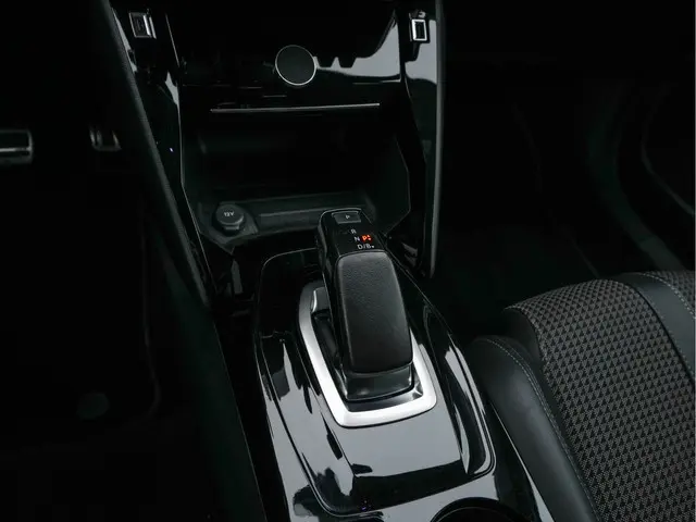 Peugeot e-2008 EV GT 50 kWh {SOH-91%} 2021 Elektrisch 14