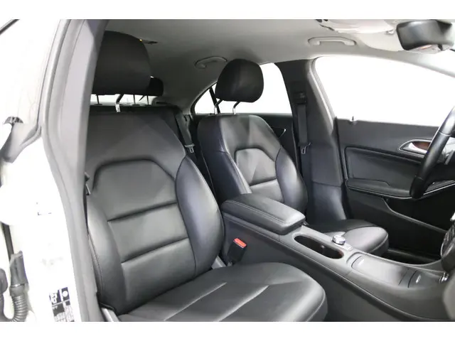 Mercedes-Benz CLA 180 2014 Benzine 6