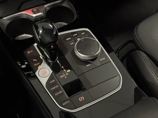 BMW 1 Serie 118i Business Sport Line 2021 Benzine 20