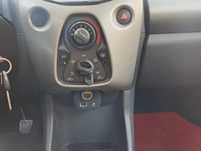 Toyota Aygo 1.0 VVT-i x-play 2016 Benzine 16
