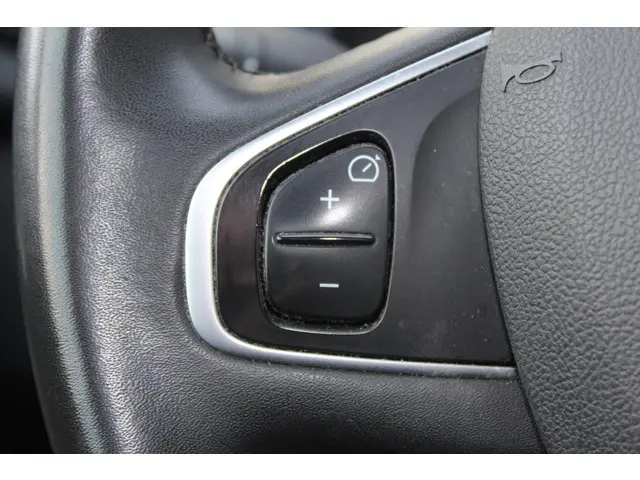 Renault Clio Estate 0.9 TCe Limited 2020 Benzine 36