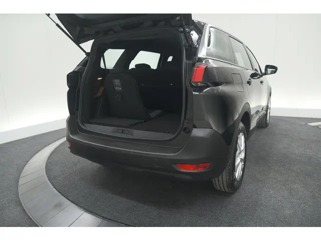 Peugeot 5008 PureTech 130 EAT8 Active Pack 2023 Benzine 64