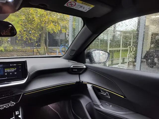 Peugeot 2008 1.2 Hybrid 136 GT 2025 Hybride Benzine 18