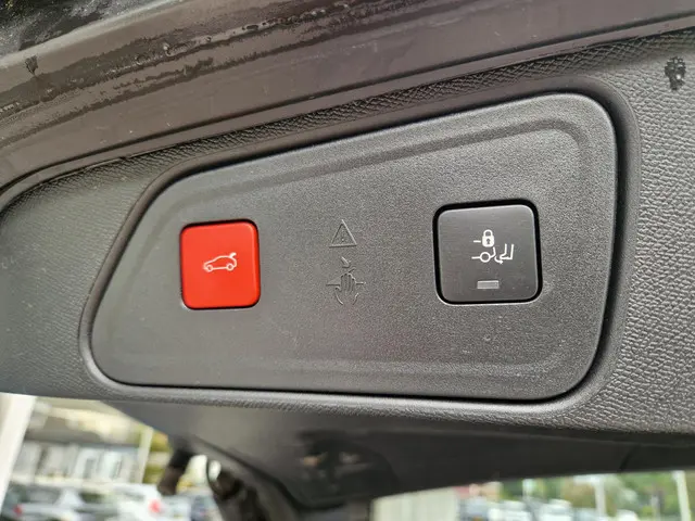 Peugeot 3008 1.2 Hybrid 136 Allure 2024 Hybride Benzine 7