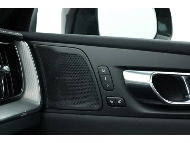 Volvo XC60 T8 Recharge R-Design 2022 Hybride Benzine 23