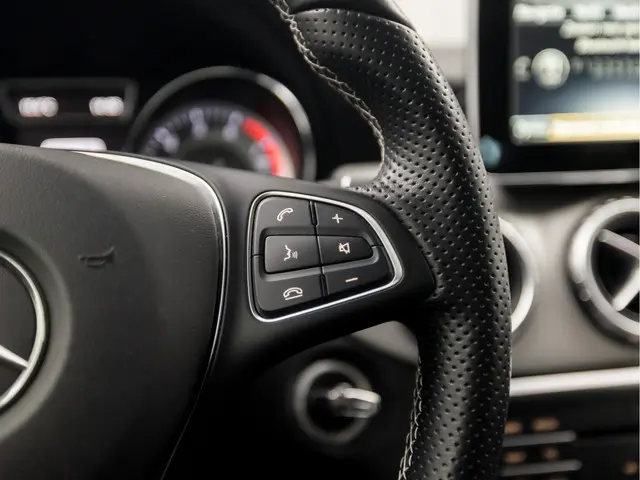 Mercedes-Benz GLA 200 Sport 2016 Benzine 19