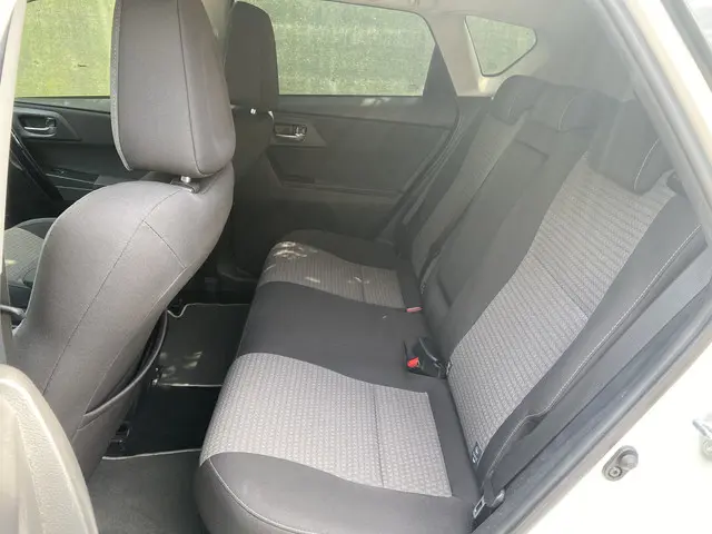 Toyota Auris 1.8 Hybrid Dynamic 2018 Hybride Benzine 9