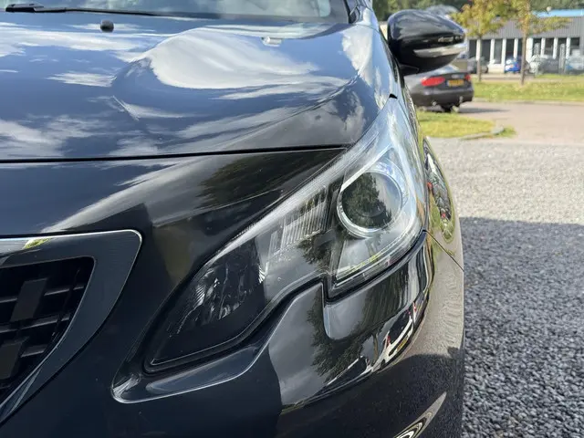 Peugeot 2008 1.2 PureTech Blue Lion 2018 Benzine 35