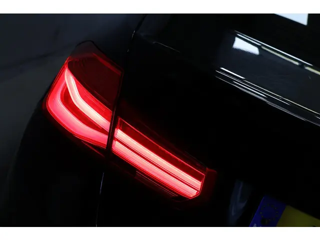 BMW 3 Serie 318i Essential | Automaat|Leder| 2016 Benzine 16