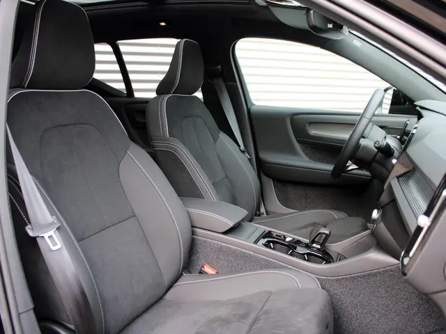 Volvo XC40 2.0 B4 Plus Black Edition 2025 Benzine 16