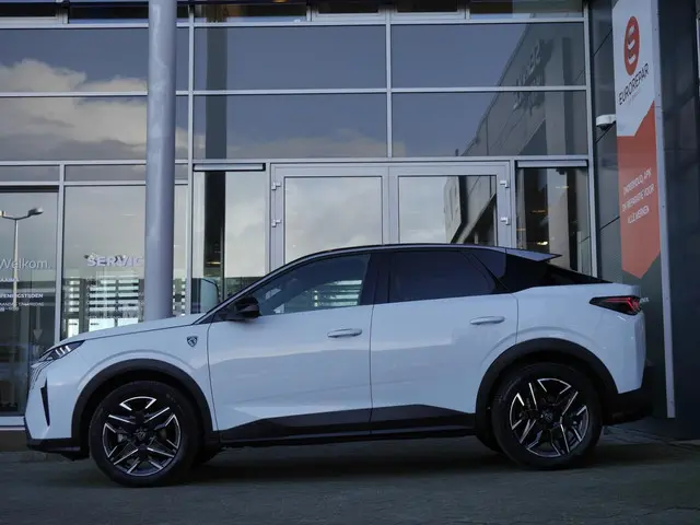 Peugeot 3008 1.2 Hybrid 136 GT 2024 Hybride Benzine 2