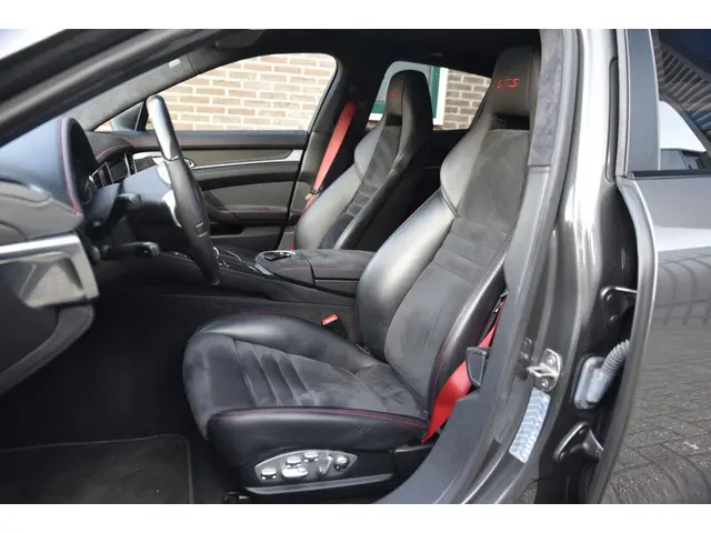 Porsche Panamera 4.8 GTS 2012 Benzine 2