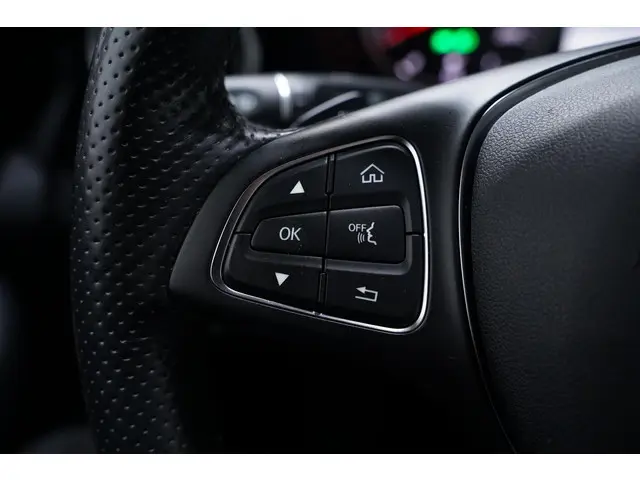 Mercedes-Benz GLC 220 d 4MATIC Edition 1 2015 Diesel 24