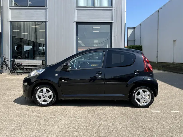 Peugeot 107 1.0 Black & Silver 2013 Benzine 23