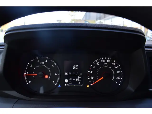 Renault Master T35 2.0 dCi 130 L2H2 Advance 2024 Diesel 15