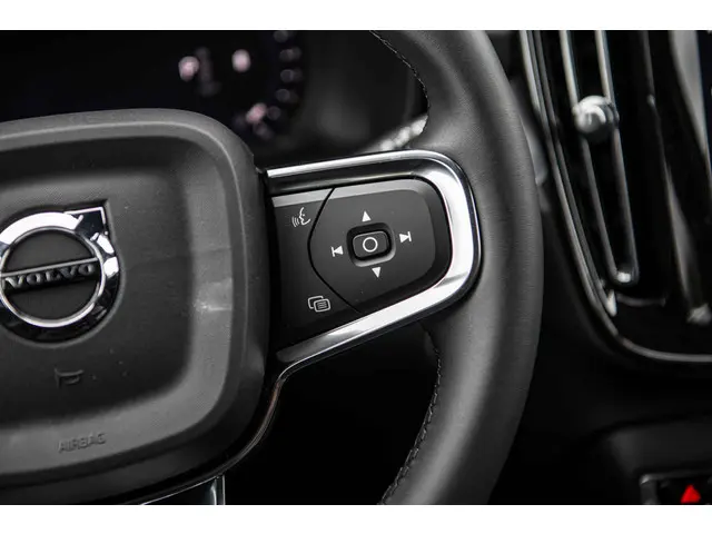 Volvo XC40 2.0 B4 Plus Black Edition 2025 Benzine 22