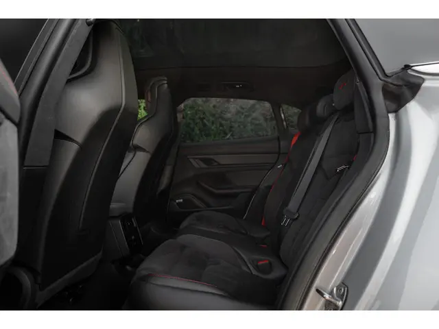 Porsche Taycan Sport Turismo GTS 93 kWh 2022 Elektrisch 7