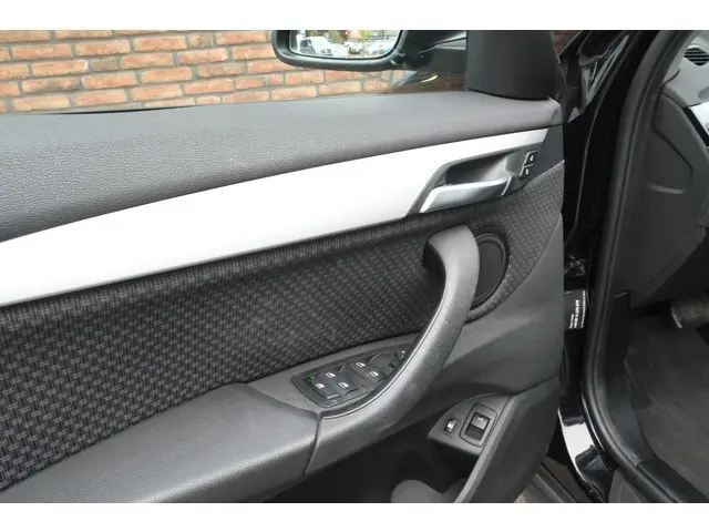 BMW X1 xDrive25e Executive 2020 Hybride Benzine 16