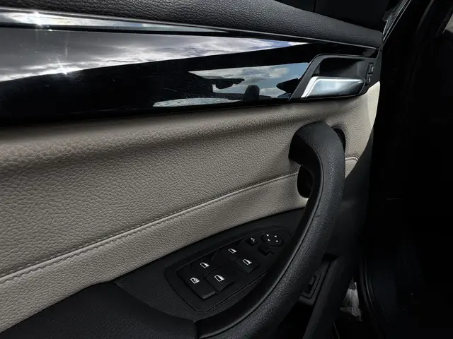 BMW X1 xDrive20i High Executive 2018 Benzine 13