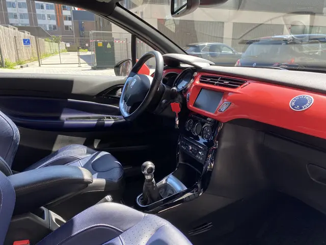 DS DS 3 1.2 PureTech Inès de la Fressange 2015 Benzine 7