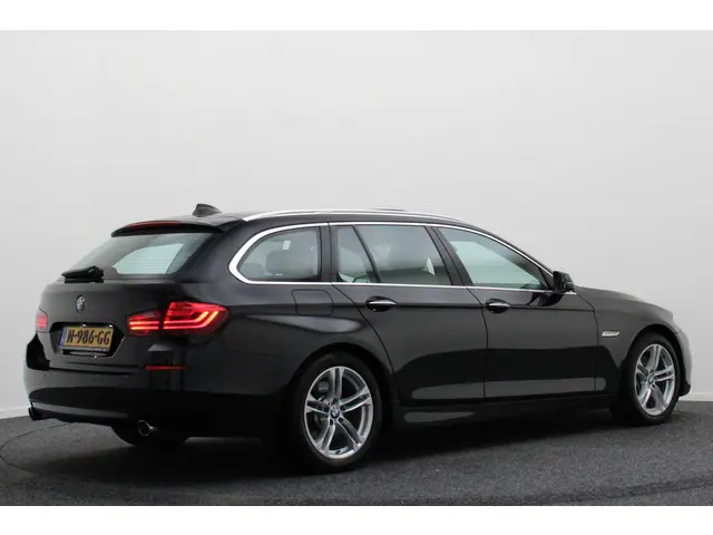 BMW 5 Serie Touring 535i Luxury Edition 2016 Benzine 24