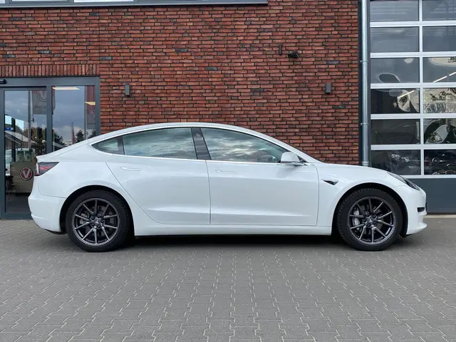 Tesla Model 3 Standard RWD Plus 60 kWh 2020 Elektrisch 6